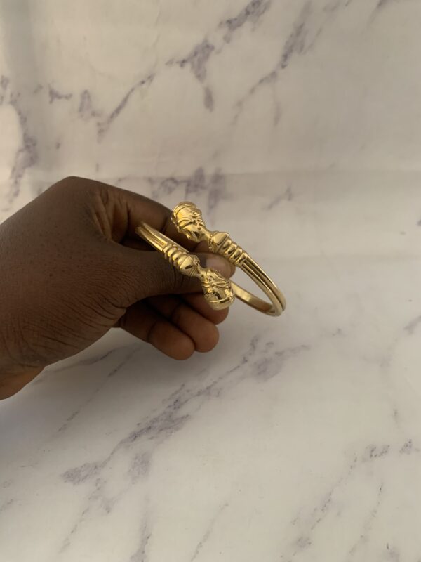 UNIQUE BANGLE