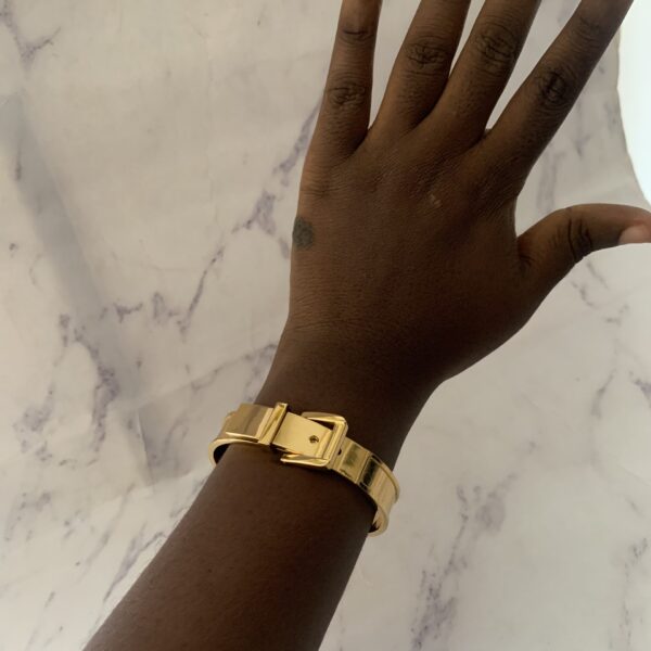BUCKLE BANGLE