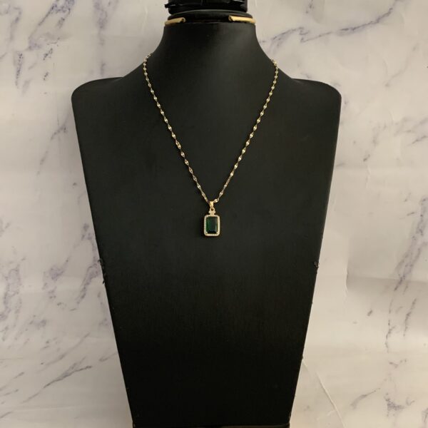 GREEN STONE NECKLACE
