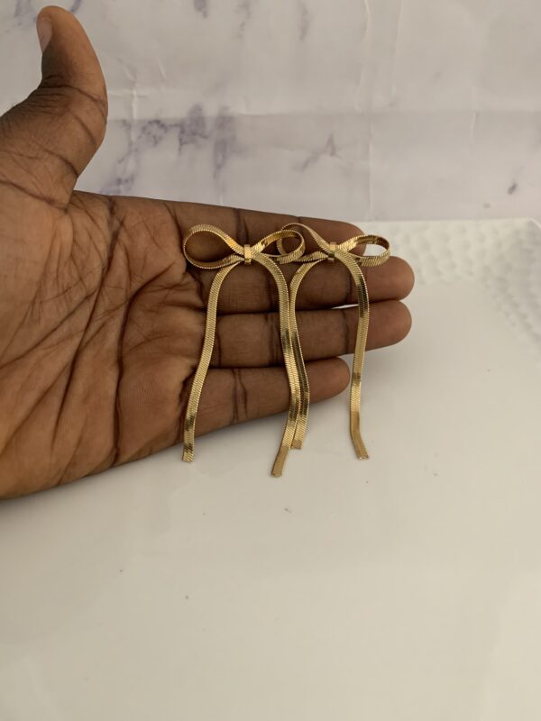 HEIRRINGBONE BOW GOLD EARRING