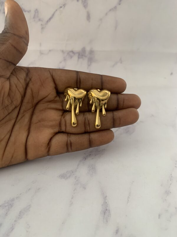 HEART DROPLET EARRINGS