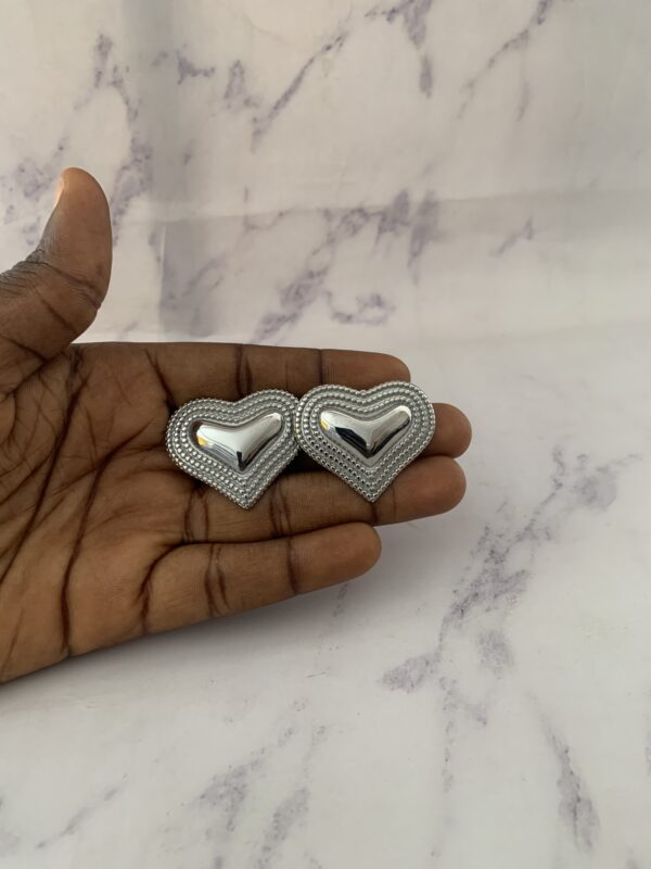 DOTTED HEART SILVER EARRING