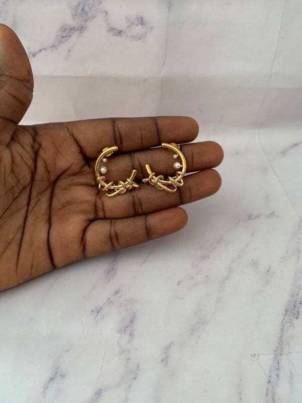 BUSY EARRING