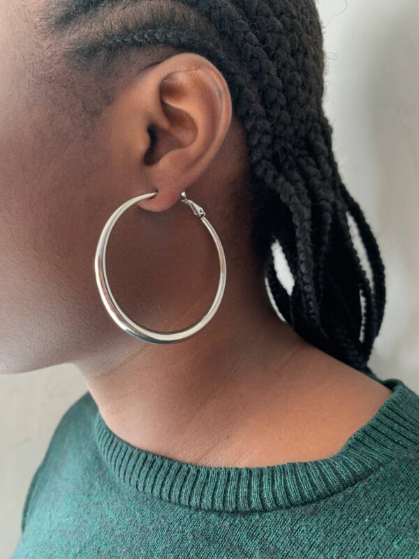 CLASSIC 2 HOOP SILVER EARRING - Image 2