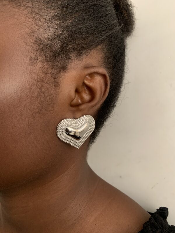 DOTTED HEART SILVER EARRING - Image 2