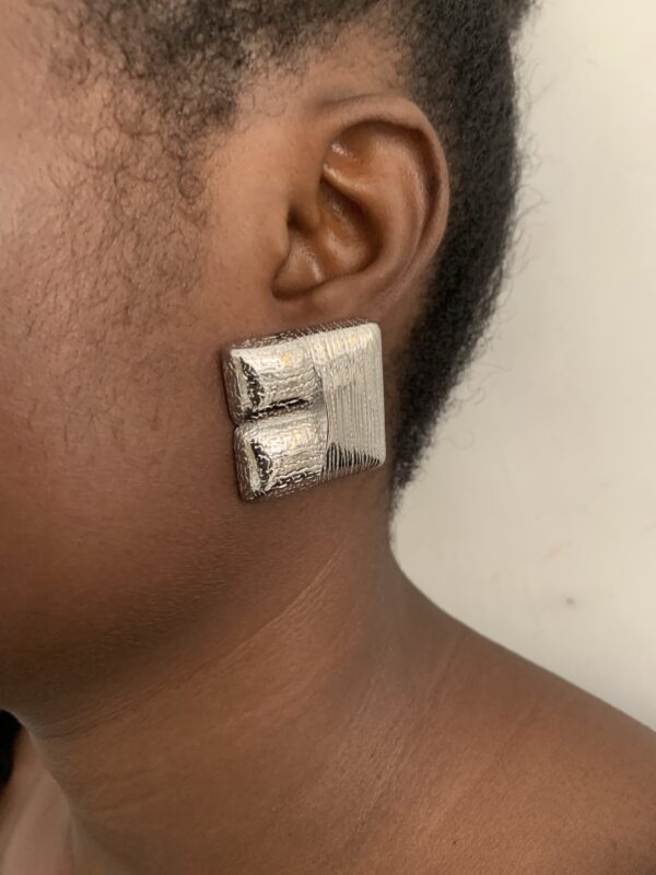 SQUARE STUD SILVER EARRINGS - Image 2