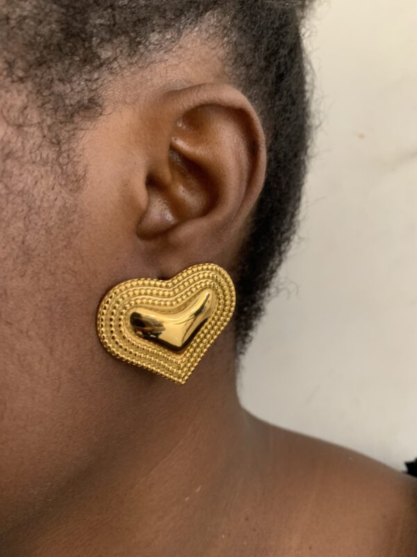 DOTTED HEART GOLD EARRING - Image 2