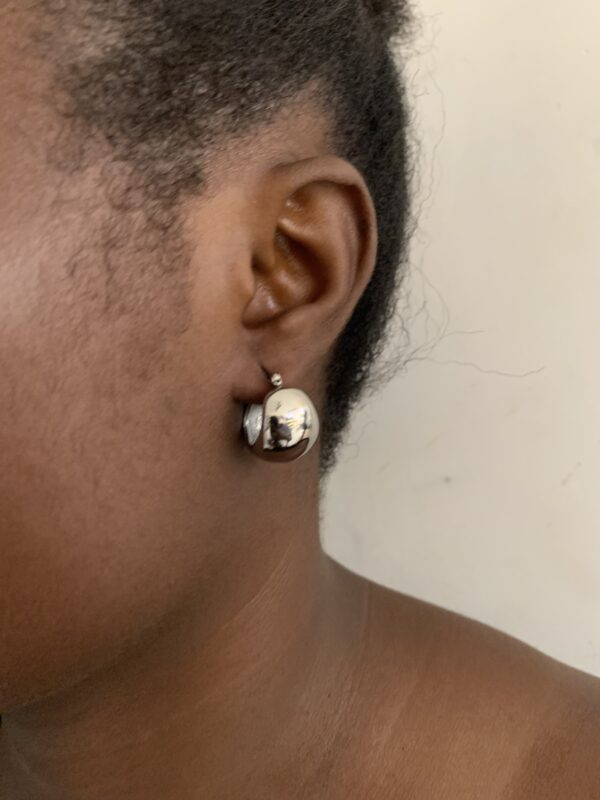 ENO HOOP SILVER EARRING - Image 2