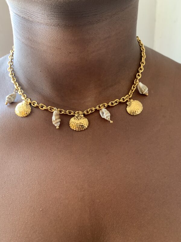 SEA SHELL NECKLACE GOLD - Image 2