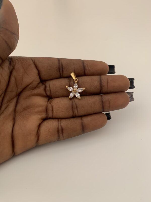 ZIRCONIA STAR PENDANT