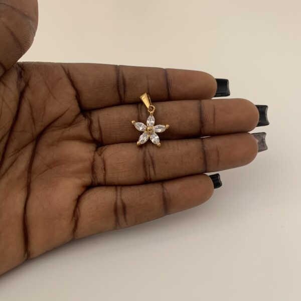 ZIRCONIA STAR PENDANT