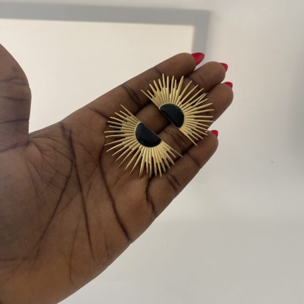 BLACK TOBI EARRING