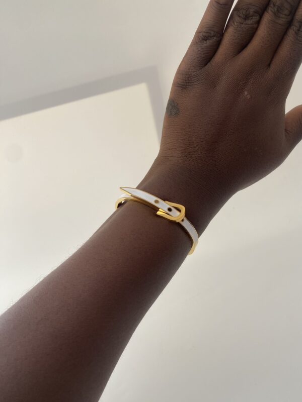 BUCKLE BANGLE WHITE