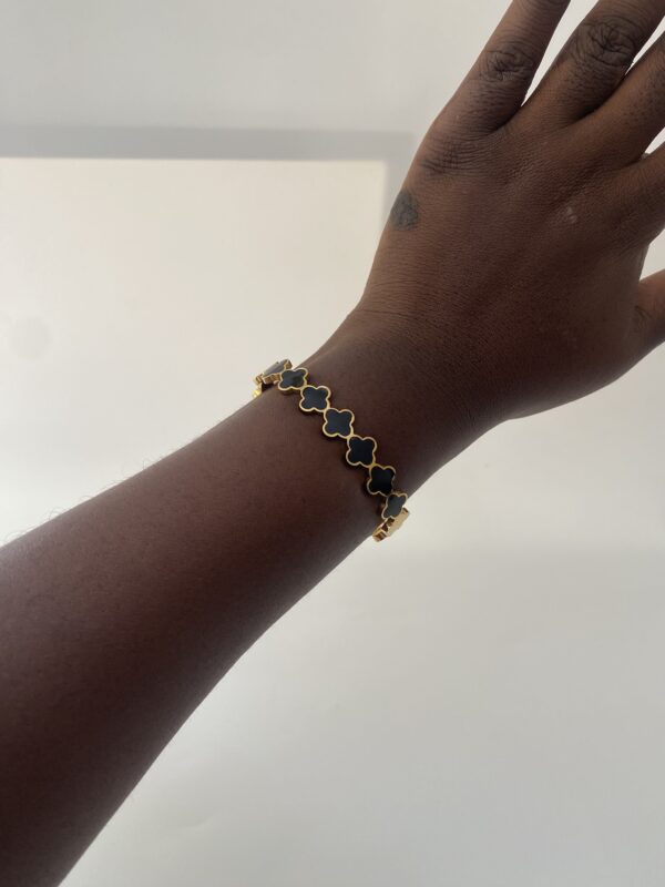 MULTI CLOVE BLACK BANGLE