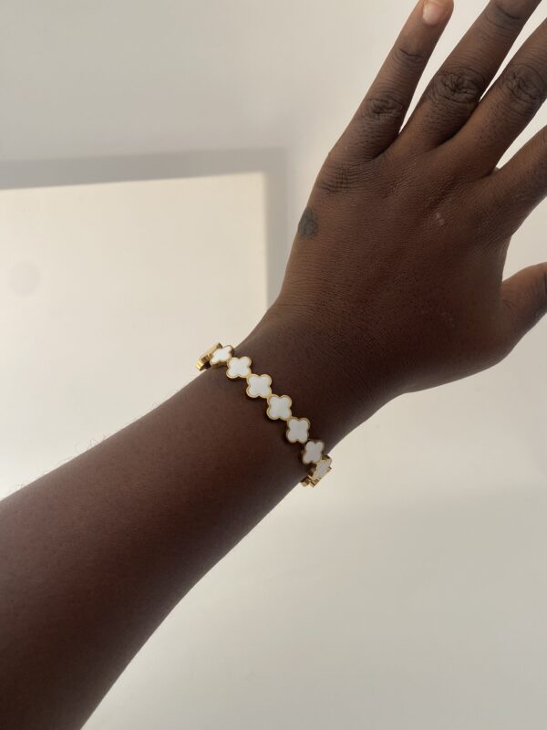 MULTI CLOVE WHITE BANGLE