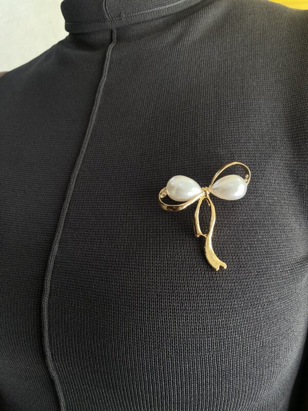 BOW PEARL BROOCH