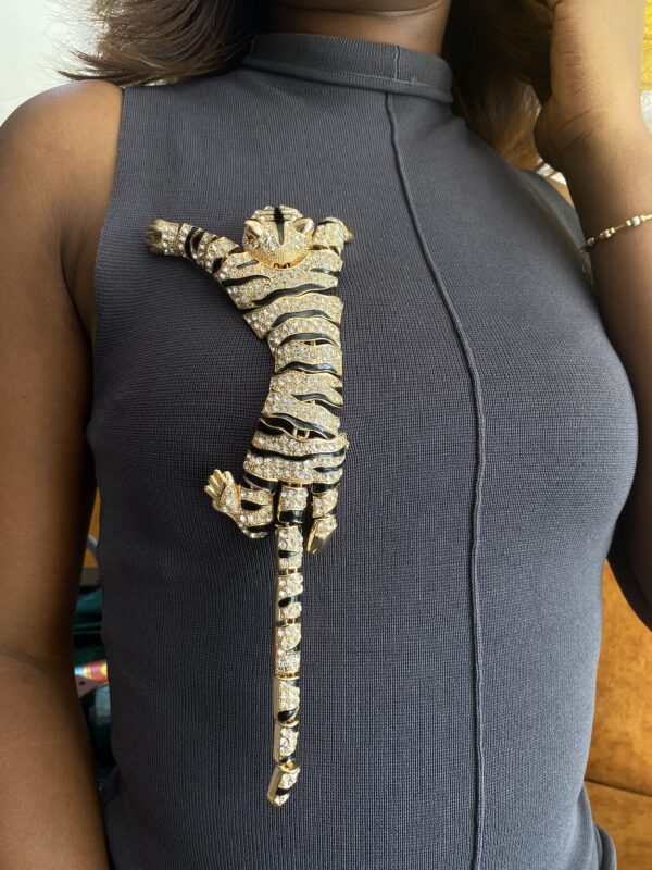 TIGER GAINT GOLD BROOCH