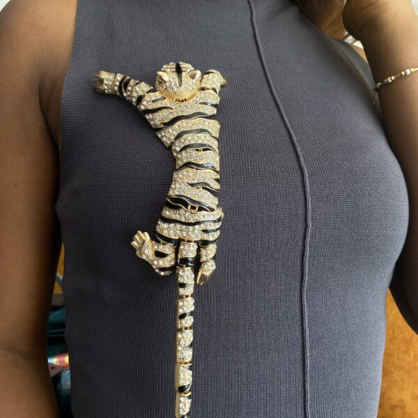 TIGER GAINT GOLD BROOCH