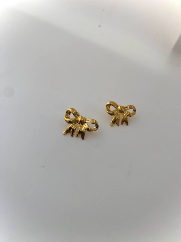 BOW STUD