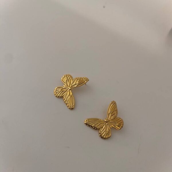 BUTTERFLY EARRING