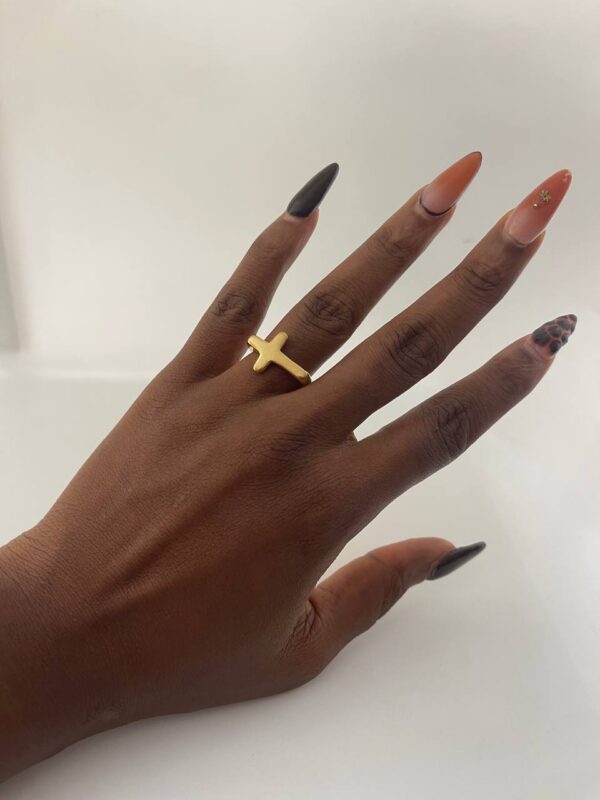 CROSS RING SIZE 7