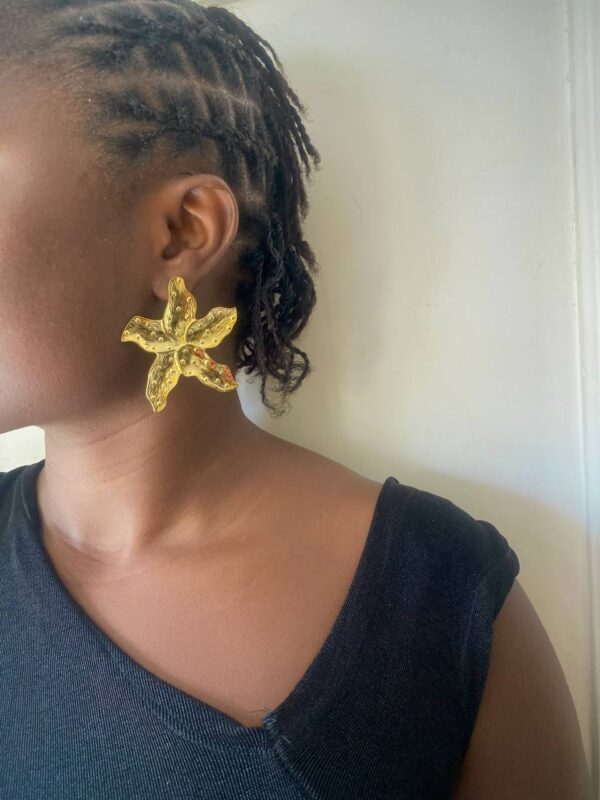 DOTTED SPIKE EARRING - Image 2