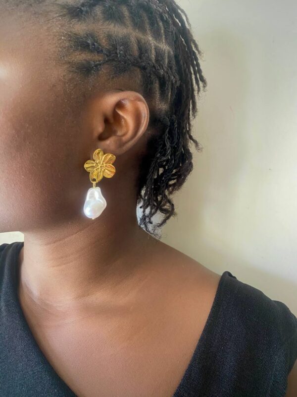 PETAL PEARL EARRING - Image 2