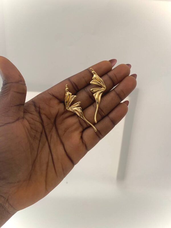 STATEMENT EARRING