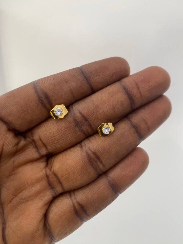 STONE STUD