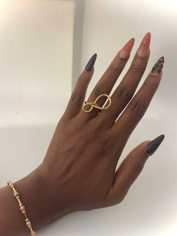 TWISTED BOW RING SIZE 10