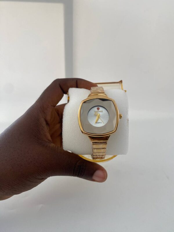 WATCH 105