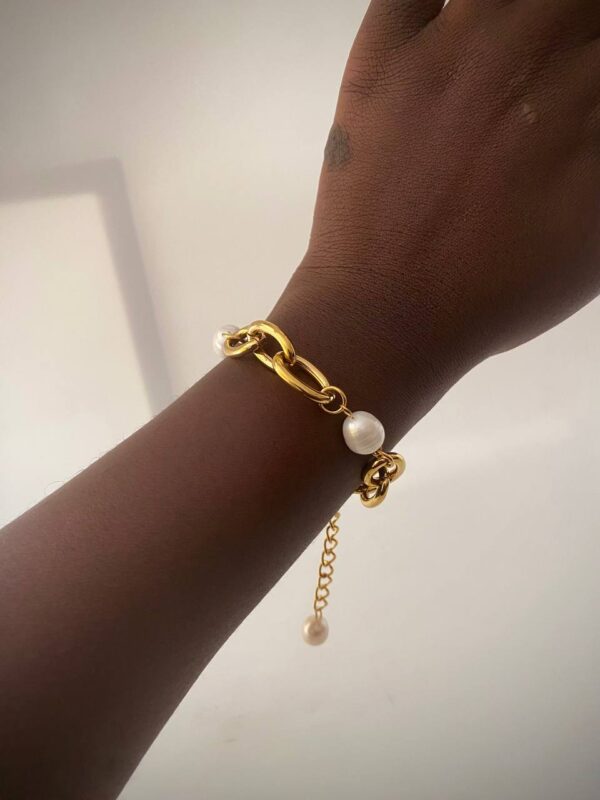 XYRA PEARL BRACELET