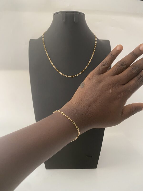 CLASP NECKLACE