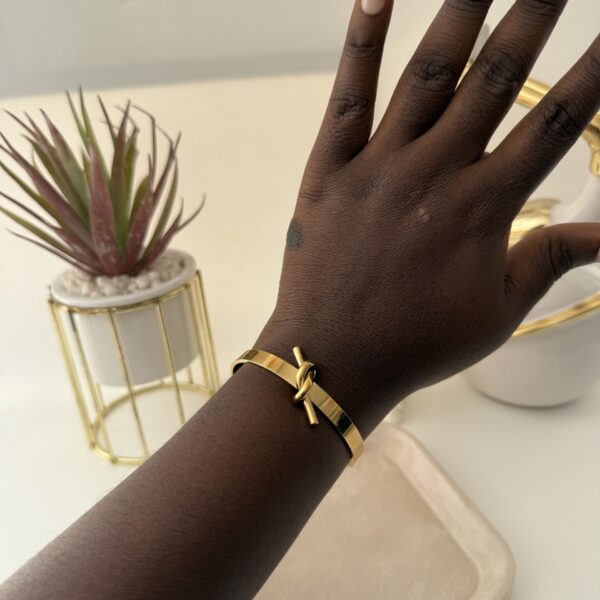 AMI KNOT BANGLE 2