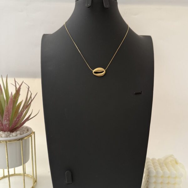 BIG COWRIES NECKLACE