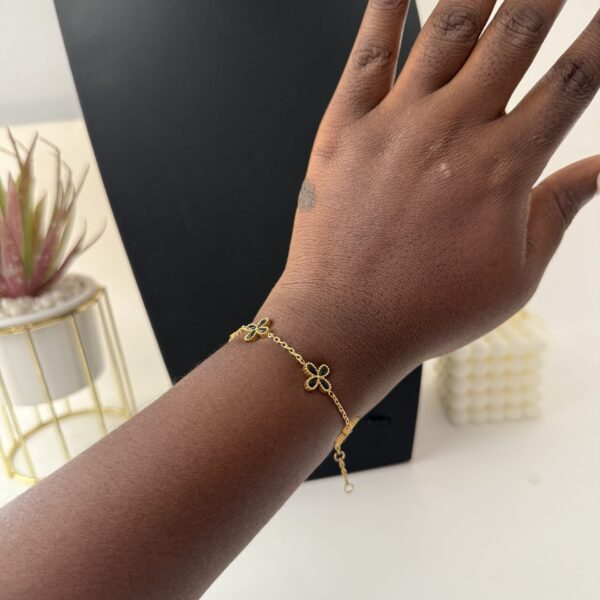 PETAL CLOVE BLACK BRACLET
