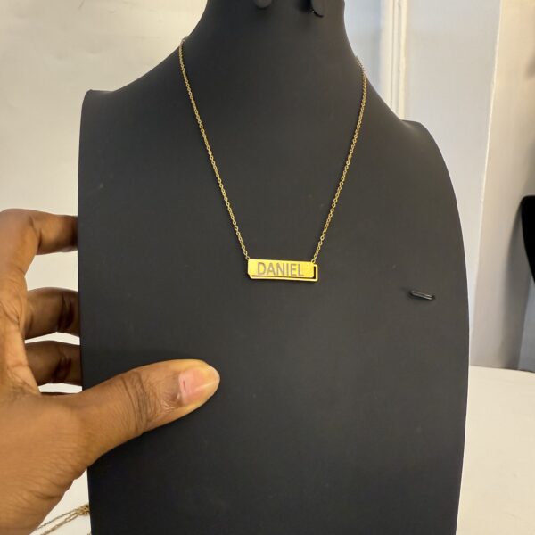 ENGRAVE SLIM SQUARE NECKLACE