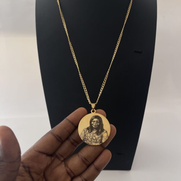 ENGRAVE GOLD BIG ROUND PENDANT
