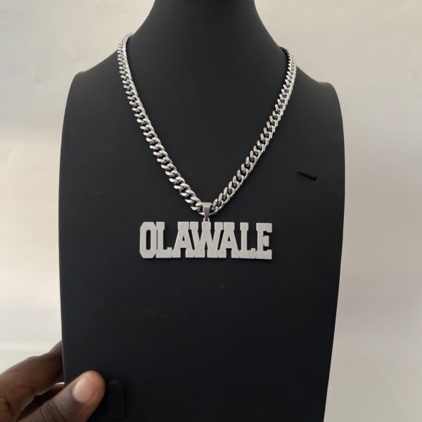 FROSTED PENDANT WITH NECKLACE